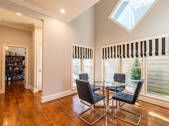 Dining room and windows to the patio