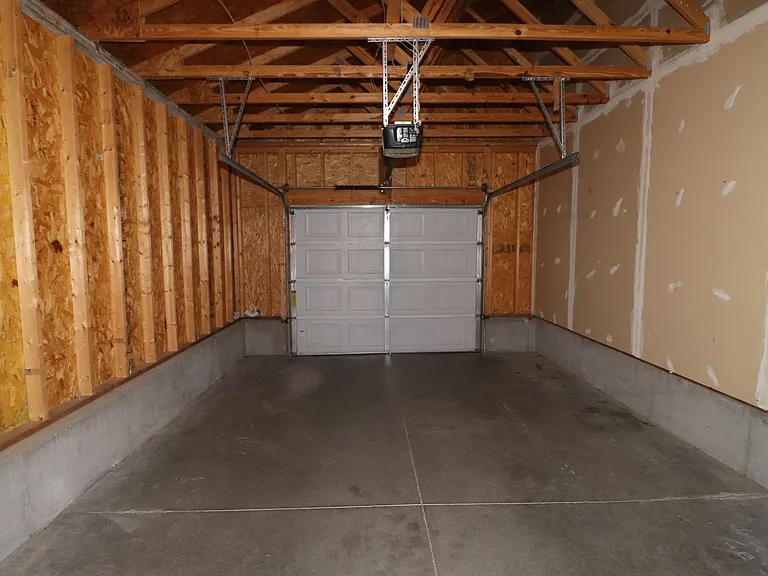 2120 Thompson Dr — Photo 14