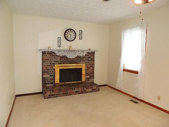 3rd image of 5749 Jones Dr