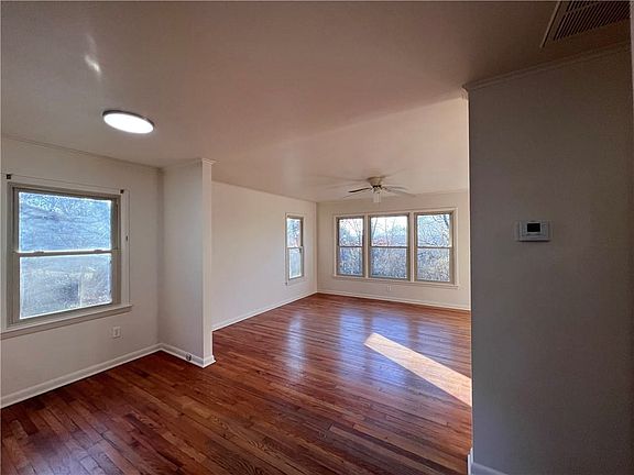 3rd image of 921 E Rodgers Dr