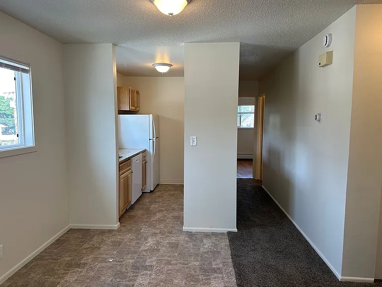 340 4th Ave E — Photo 3