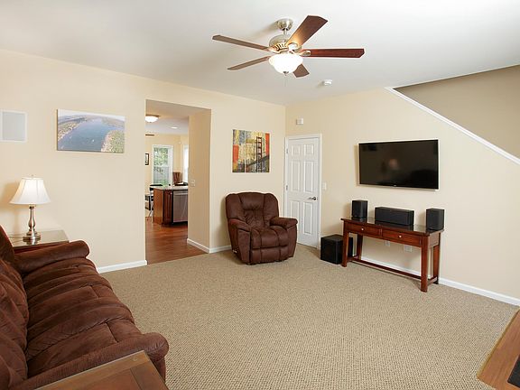 5th image of 15 Lakeway Village Ln