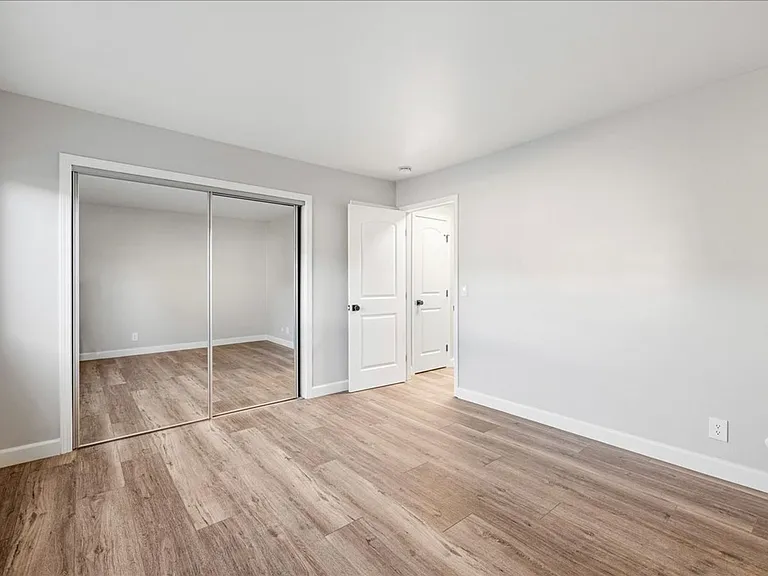 Plaza Apartments — Photo 27