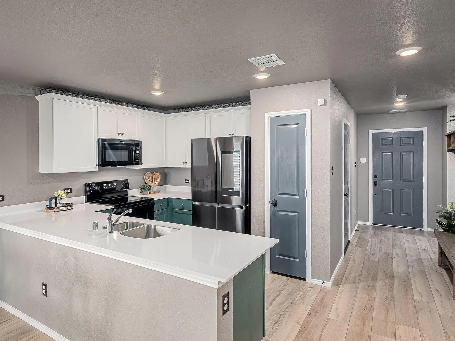 727 Cochran Drive — Photo 4