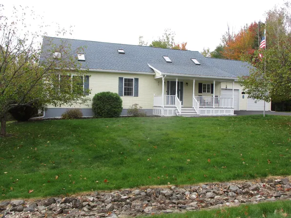 17 Jamie Way, Sidney, ME 04330