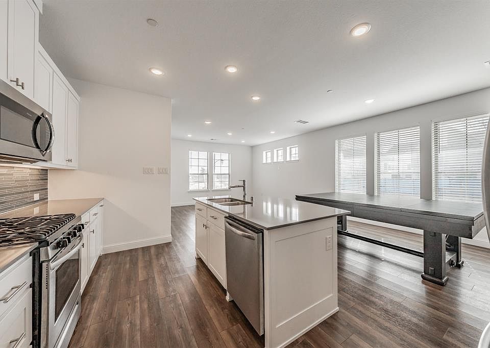 1st image of 405 Matchbox St #405