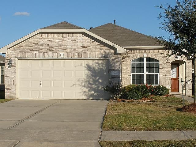 1st image of 906 La Hacienda Dr