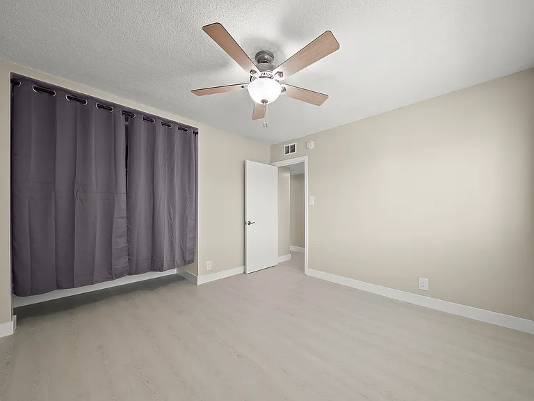 12236 Manor Dr. — Photo 75