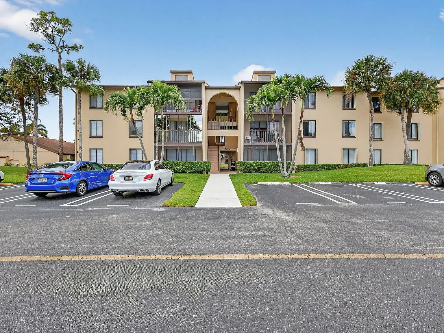 2 bed, 2.0 bath, 1005 sqft, $1,950 — Photo 1