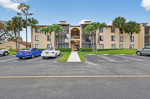 624 Sea Pine Way #B3 Photo 1