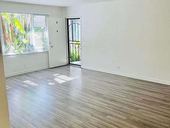 5th image of 3844 Potomac Ave APT 3