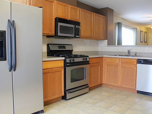 3rd image of 2435 Hillsboro Ln