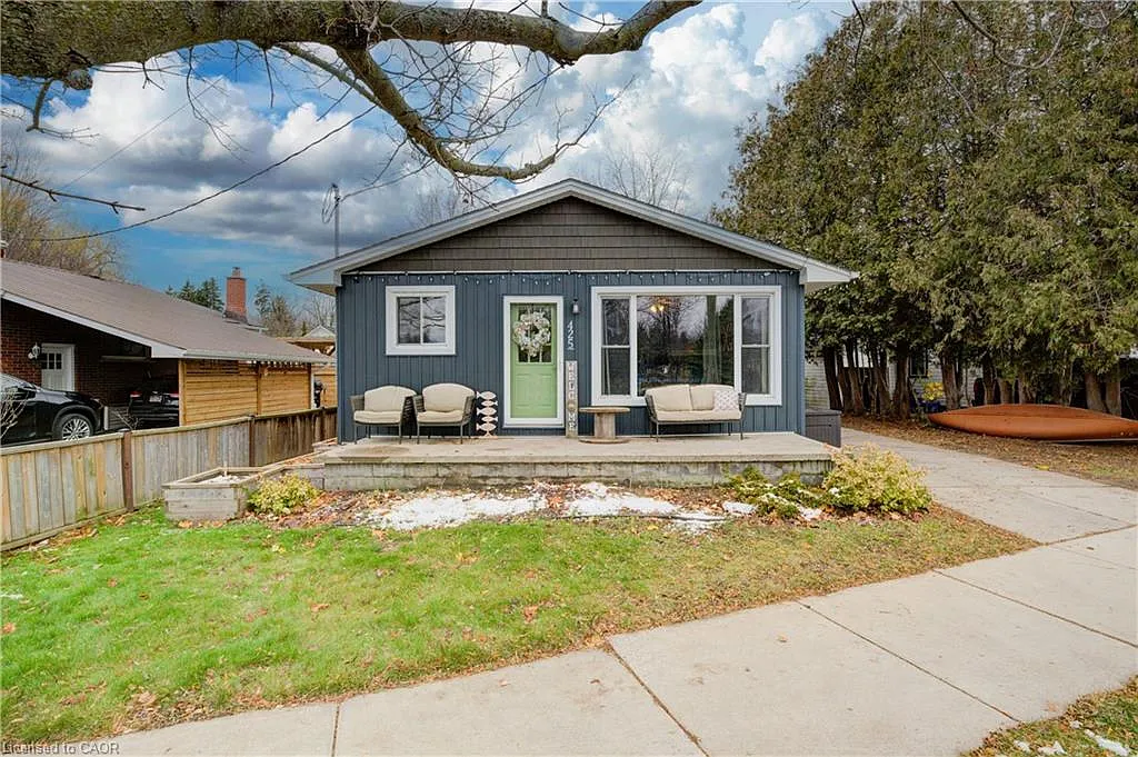 425 Saint Patrick St photo 1