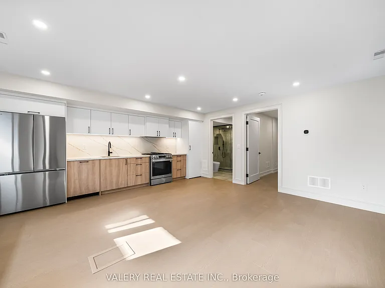131 Dovercourt Rd #1 — Photo 5
