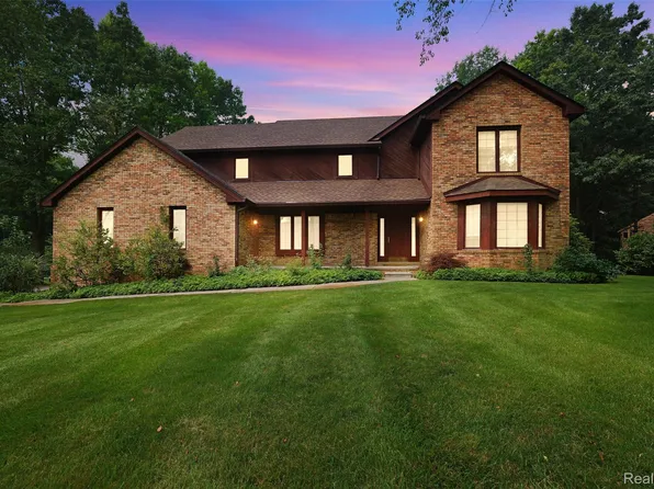 4422 Argenta Dr, Brighton, MI 48116