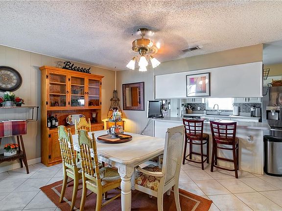 5th image of 7134 Betty St