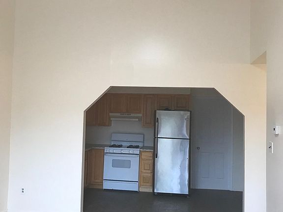 4th image of 381 Huntington Ave