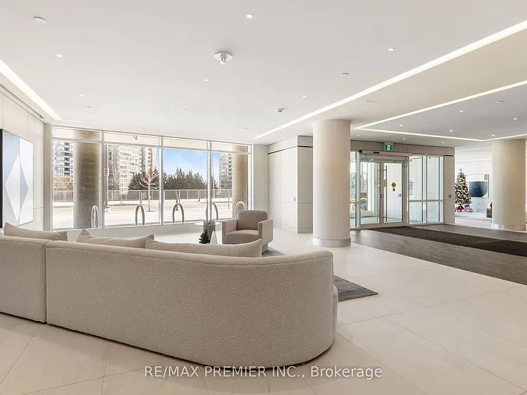 30 Upper Mall Way #909 — Photo 5