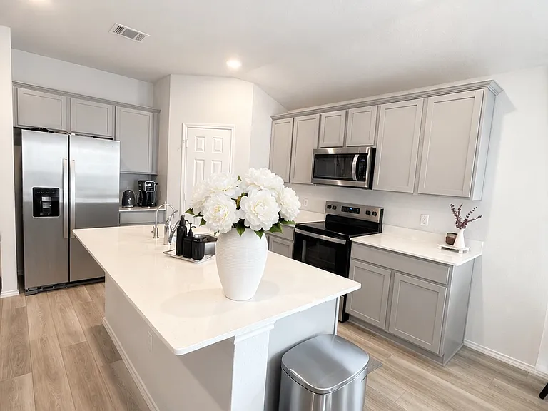 3719 Addison St — Photo 10