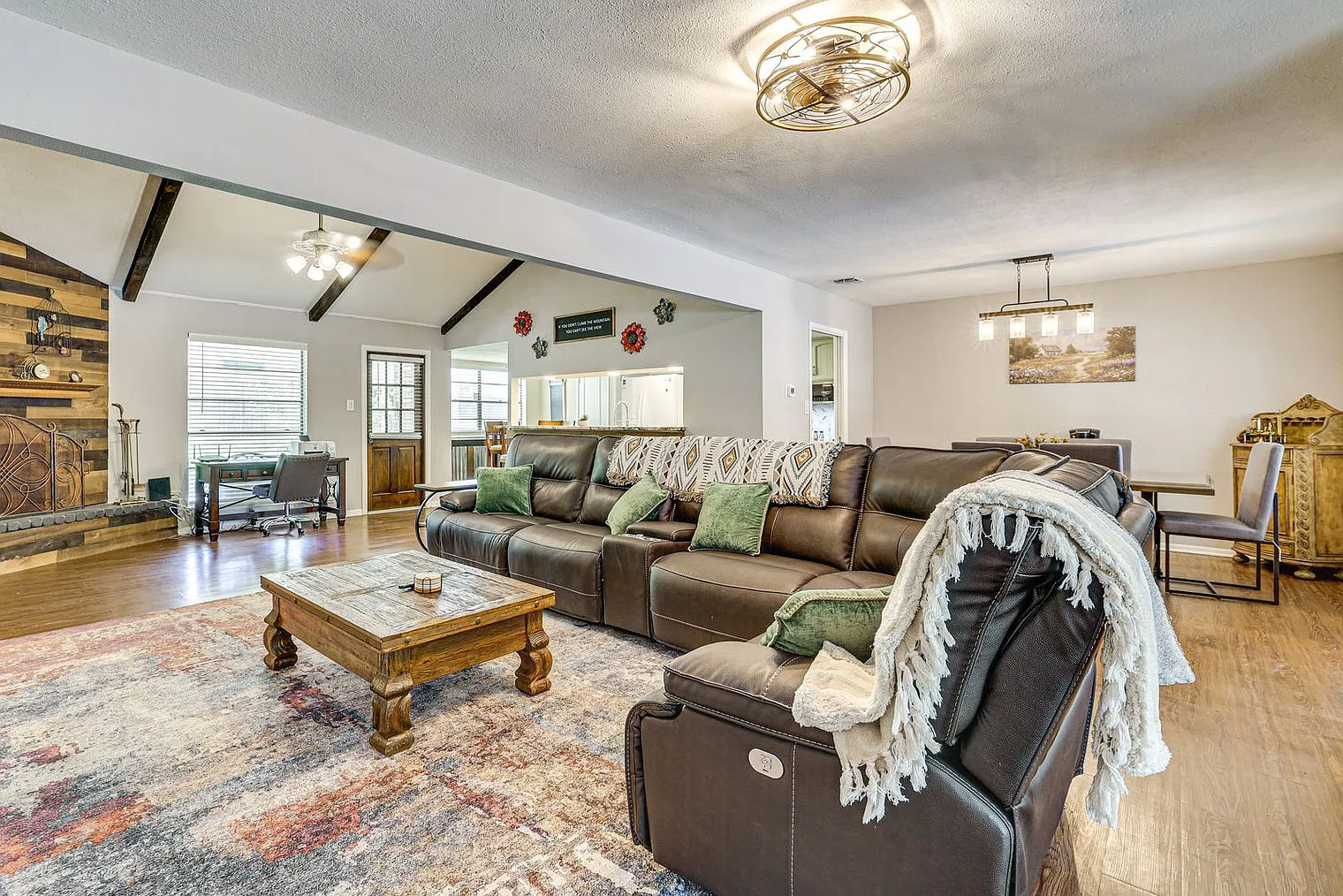 4 bed, 2.0 bath, 1797 sqft, $3,612 — Photo 2