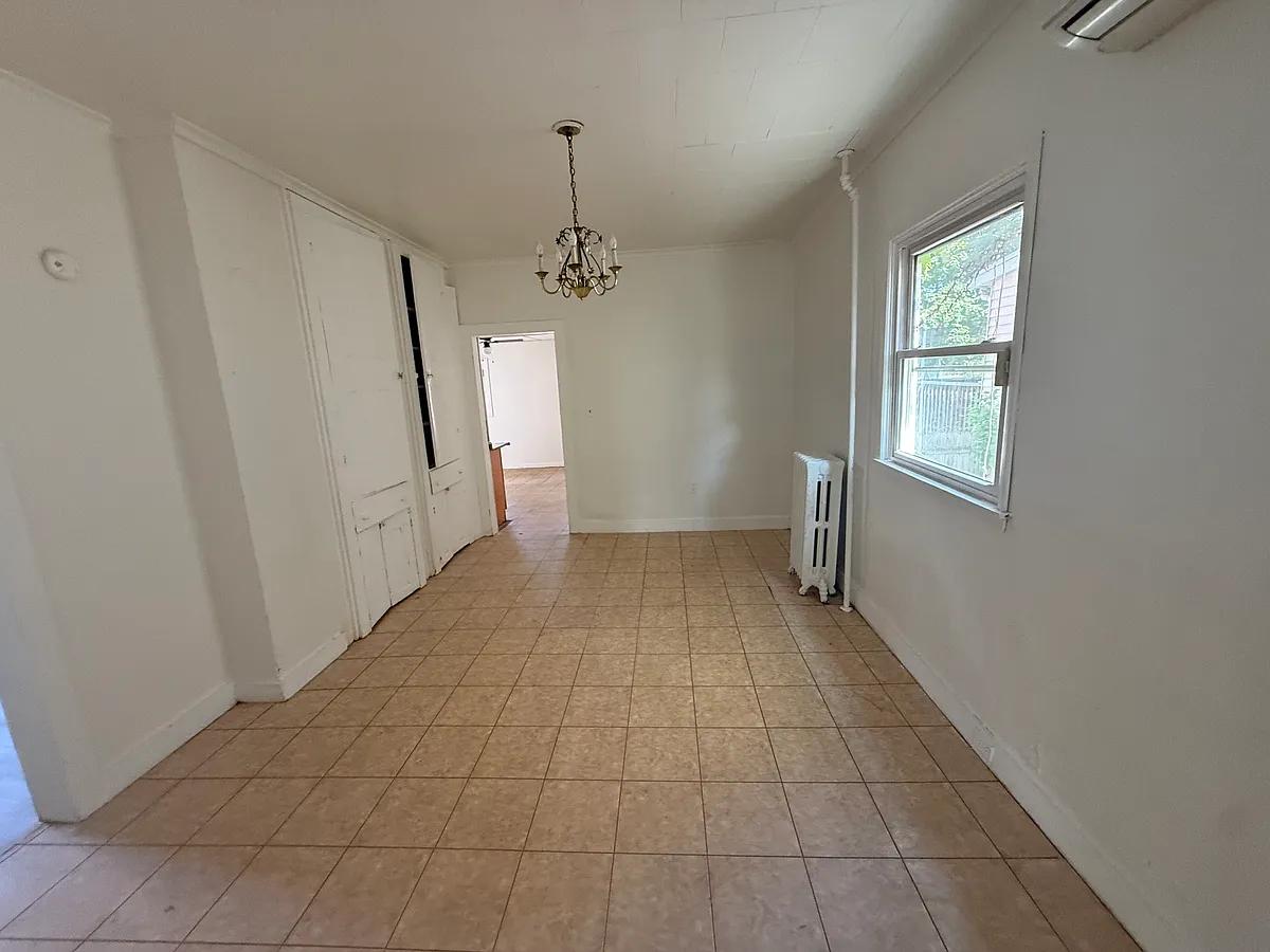 Building Photo - 1431 Sanderson Ave #1