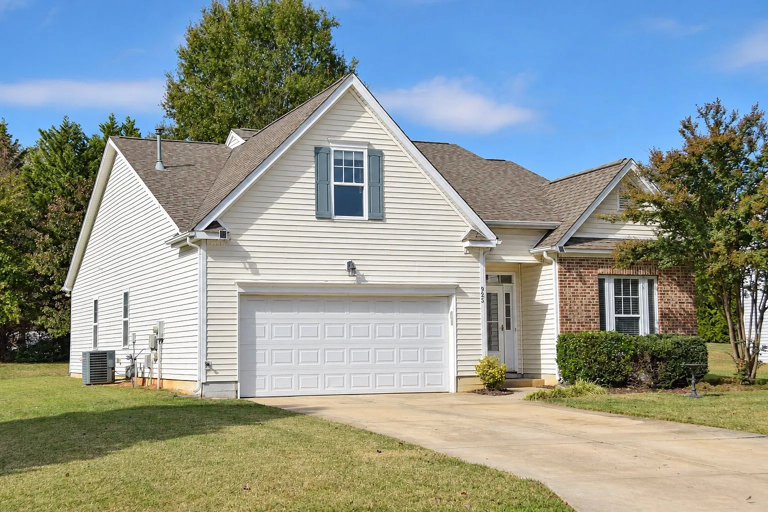 3-Bedroom, 2-Bath Home in Trotters Run | $2,000/Month — Photo 1