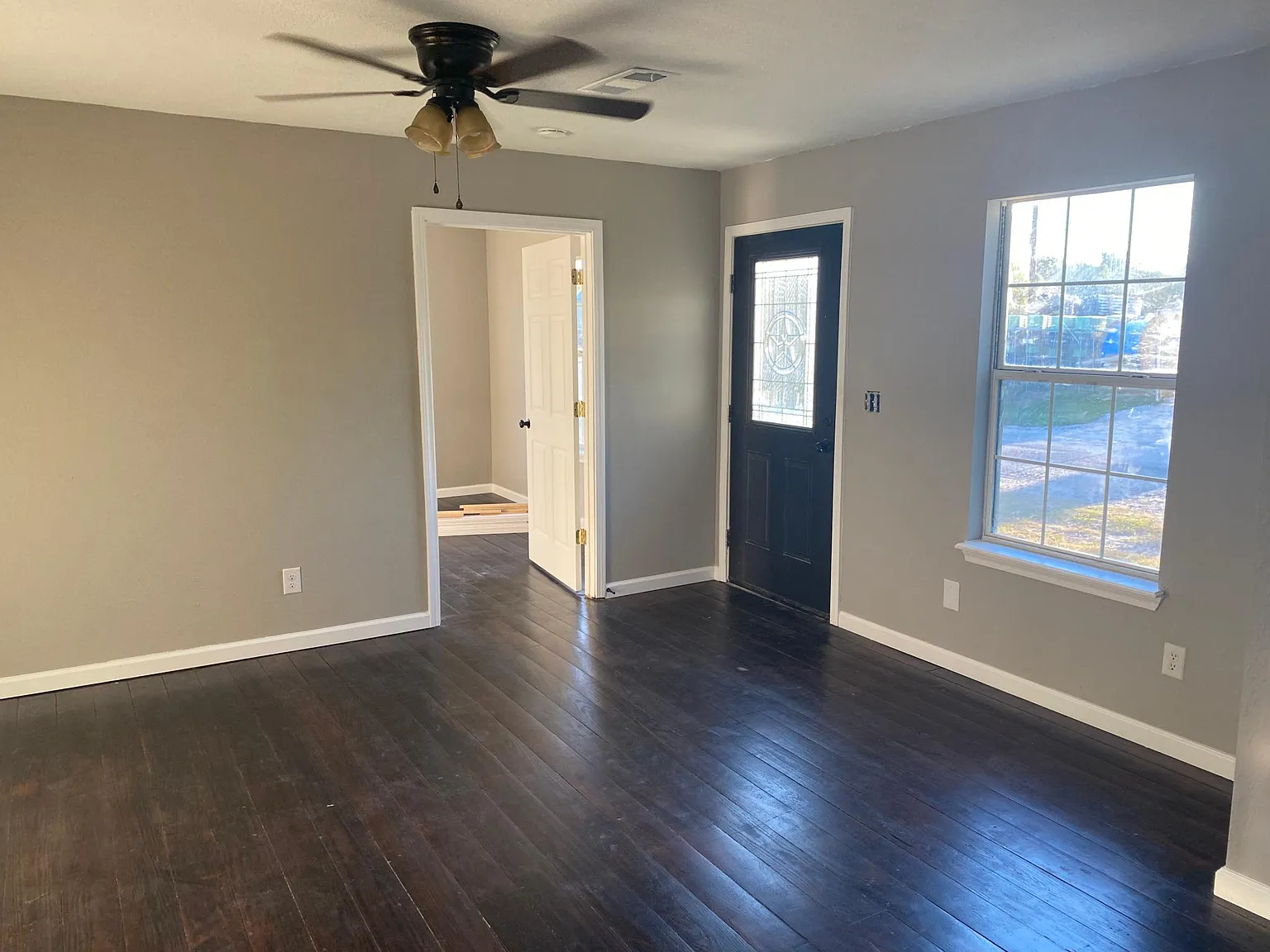 3 bed, 1080 sqft, $1,375 — Photo 3