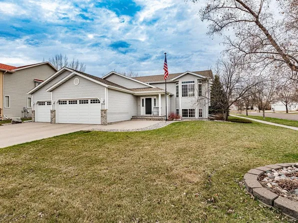 5528 15th St S, Fargo, ND 58104