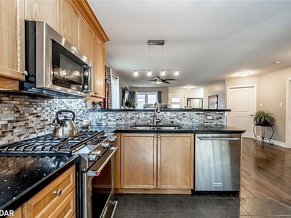 5th image of 25 Thicketwood Ave