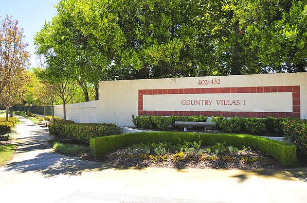1st image of 420 Country Club Dr APT B