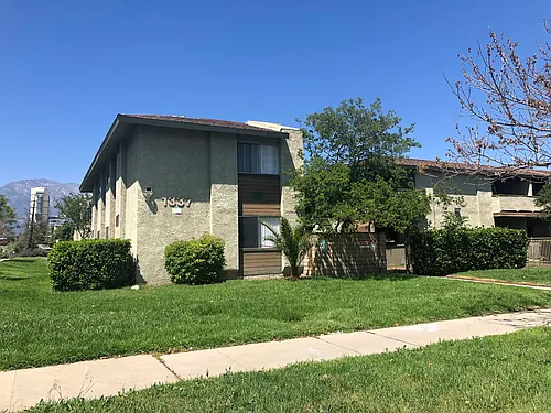 1341 E 9th St #5 Photo 1