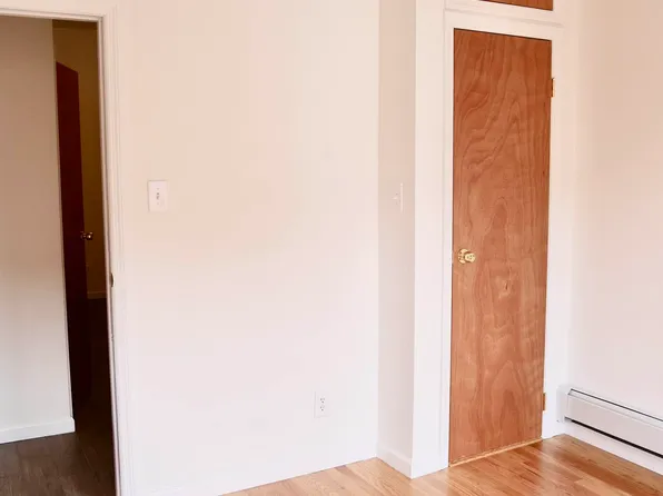 110 Graham Avenue image 11 of 18