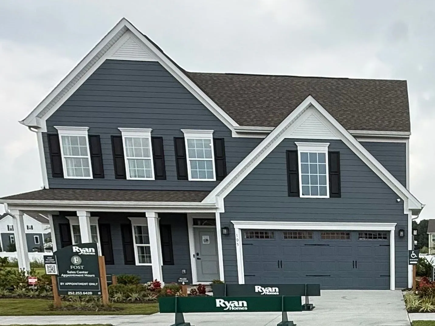3 bed, 2.5 bath, 2300 sqft, $3,500 — Photo 1