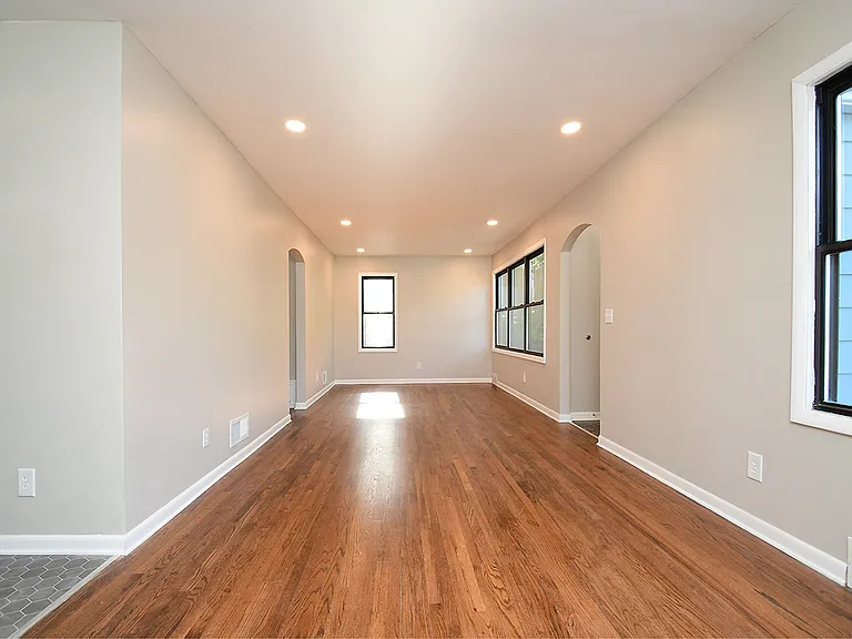 6010 Evans St — Photo 4