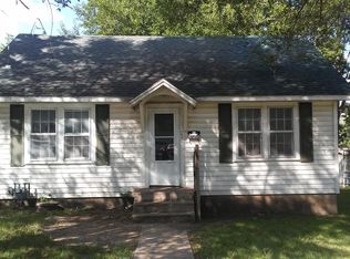 102 E Colorado St, Windsor, MO 65360