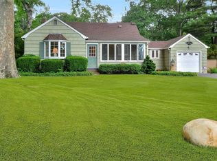 33 Timberpoint Rd, East Islip, NY 11730