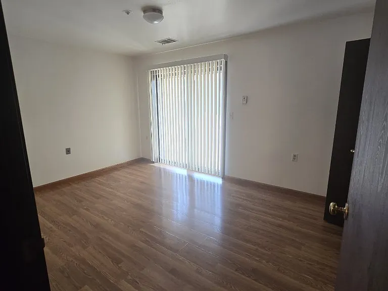 9096 N Park Plaza Ct — Photo 13