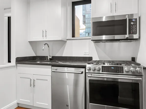 290 Third Avenue image 4 of 28