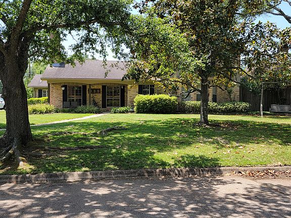 2nd image of 935 Jasmine Dr