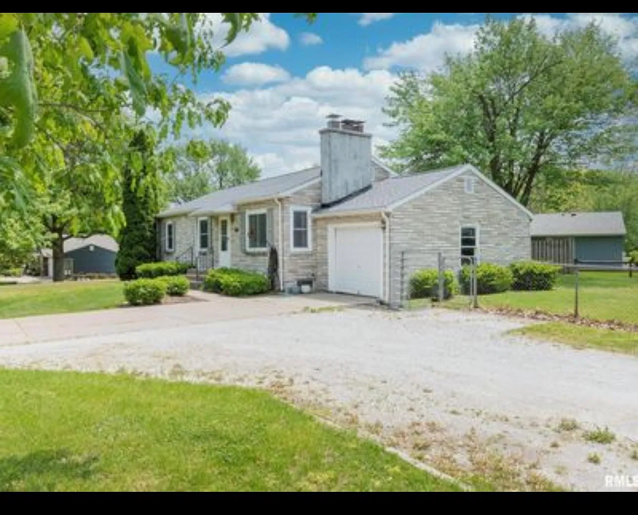 3 bed, 1008 sqft, $1,850 — Photo 3