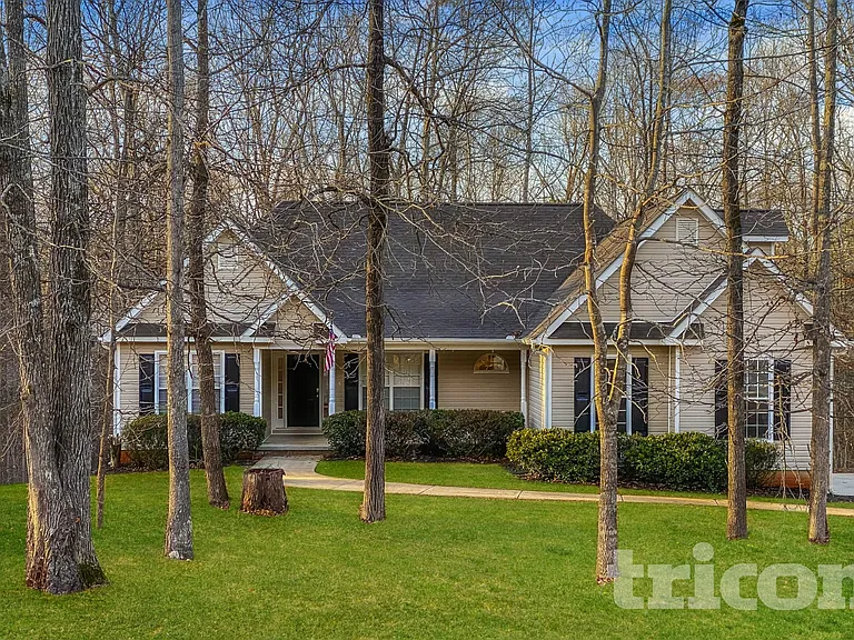 313 Cascade Ct — Photo 1