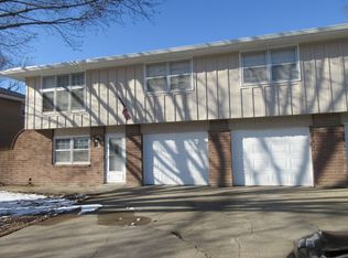 702 W Forest Dr, Olathe, KS 66061