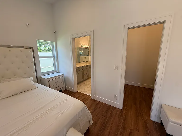 20725 Waters Edge Ct — Photo 13