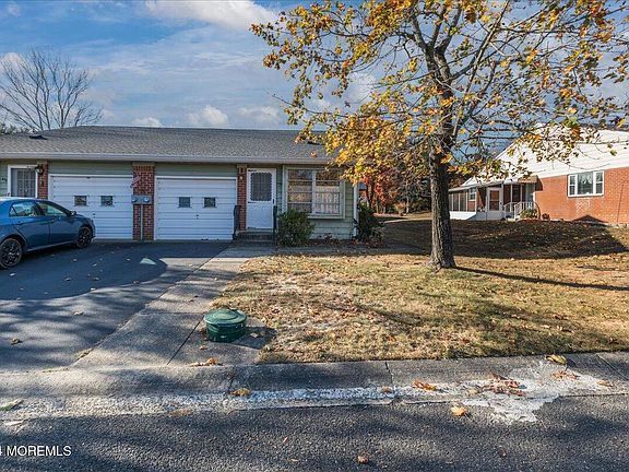 3rd image of 44B Yorktowne Parkway