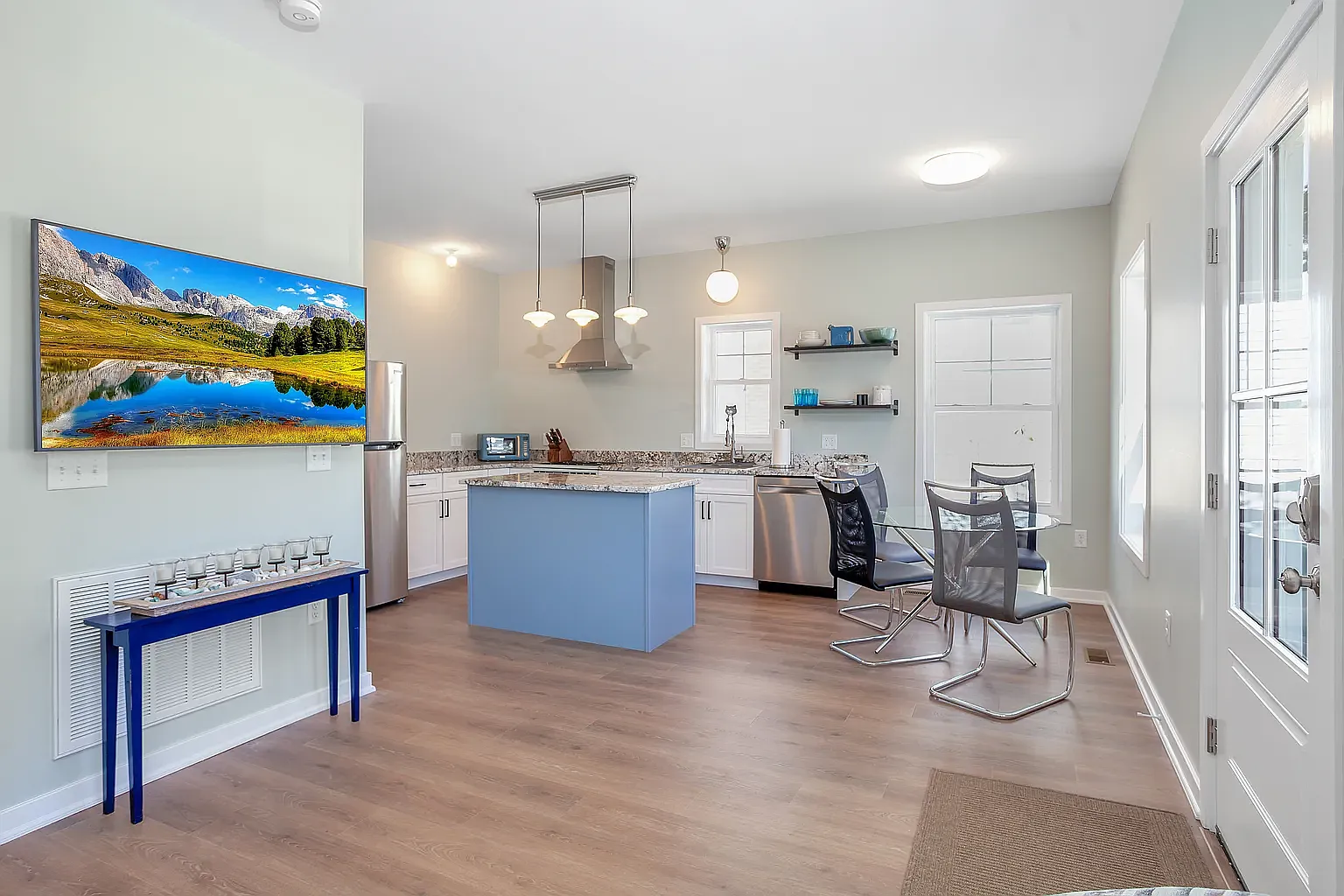 2 bed, 800 sqft, $3,500 — Photo 4