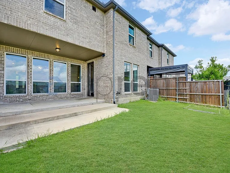 205 Somerset Dr — Photo 17