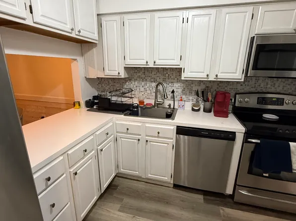 410 Stonegate Ln, Stanhope, NJ 07874