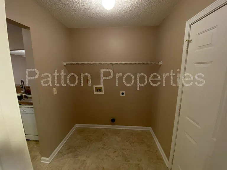 214 Elders Pond Dr — Photo 16