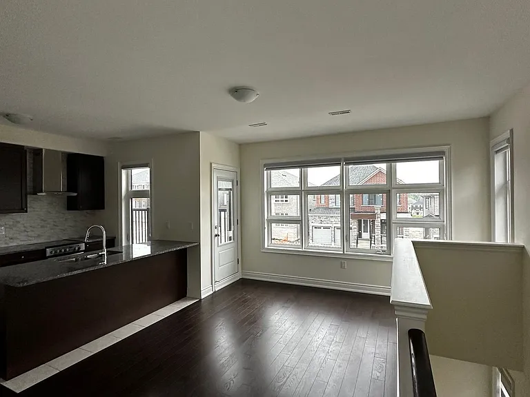 33 Rowe St #COACH — Photo 5
