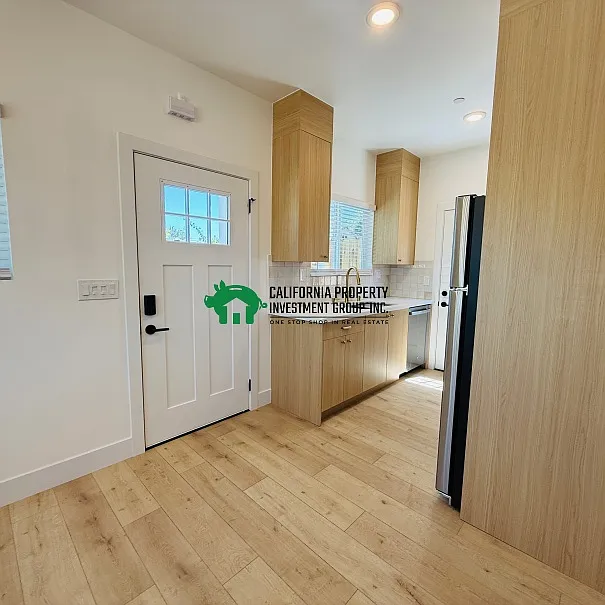2 bed, 714 sqft, $2,250 — Photo 4
